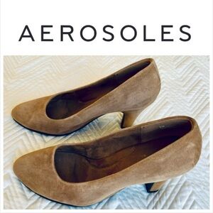 Aerosoles Pumps women’s sz 8.5M, Heels, taupe suede leather, 3.25” heels, EUC